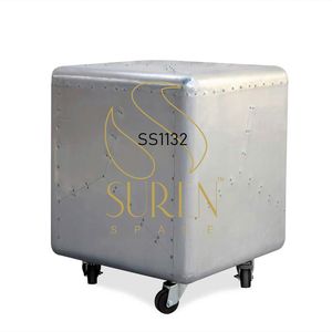 Tabouret de chevet mobile en métal futuriste moderne avec finition aviateur Look vintage pour l'extérieur de l'hôtel Home Bar Chaises de bar - Product Image 1