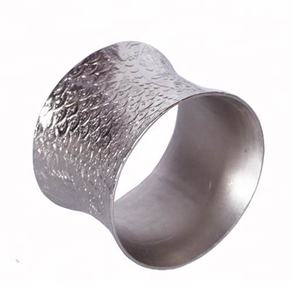 Anneau de serviette moderne en métal écologique avec placage en étain pour mariage et fête – En stock - Product Image 2