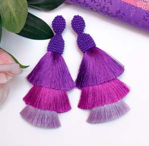   ต่างหูพู่สีม่วงสามเฉดสี ทำมือ งานแฮนด์เมด สไตล์เมจิกออมเบร - Product Image 1