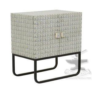 Nuevo Aparador Bone & Inlay Con Patas De Hierro - Product Image 1