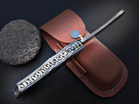 Couteau de poche pliant artisanal sur mesure en acier Damas, lame à pointe traînante, manche en laiton, pour usage extérieur, étui en cuir, OEM