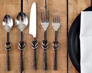 Juego de Cubiertos de Acero Inoxidable 18/10 de Alta Calidad, Diseño de Nudo Trenzado, Forjado Rústico, Color Negro - Product Image 1