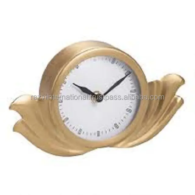 Reloj de mesa con recubrimiento de polvo dorado