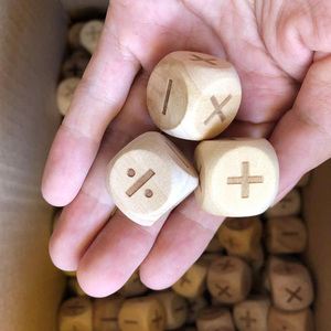 Dados de madera de 20mm, dados de esquina redonda de madera, dados de madera con logos de matemáticas - Product Image 1