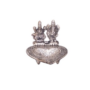 Diwali-Diya de Metal blanco y aluminio para decoración del hogar, accesorio decorativo religioso hecho a mano con acabado antiguo - Product Image 2