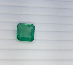 มรกตธรรมชาติทรงเหลี่ยมเจียระไน ผ่านการอบด้วยความร้อน พร้อมเอฟเฟกต์เปลี่ยนสี - Product Image 1