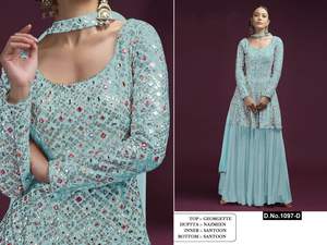 Ensemble Sharara noir en géorgette et soie Santoon, broderie avec travail de séquence et de papier métallisé, et travail de dentelle sur 4 côtés dans un long dupatta - Product Image 4