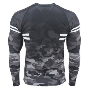 Vente en gros de rashguards MMA unisexes en tissu polyester/nylon respirant, anti-humidité, manches longues, compression personnalisée pour la salle de sport - Product Image 3
