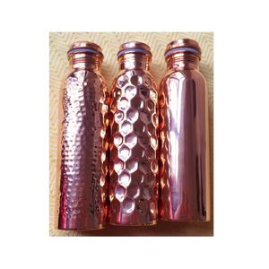 Grande bouteille en cuivre au design martelé avec lunettes pour la décoration intérieure et les cadeaux Ensemble de bouteilles d'eau en cuivre poli brillant avec gobelets - Product Image 3