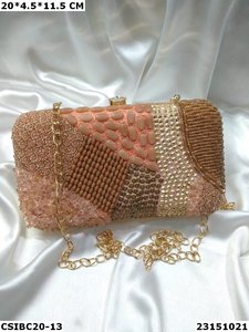 Elegante bolso de noche de seda de diseñador para ocasiones nupciales o especiales Lujoso bolso de mano - Product Image 3