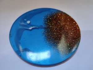 Vente en gros de sous-verres en agate d'aspect résine avec côtés ronds dorés personnalisés Tapis en résine Coussinets DIY Sous-verres chauffants de style classique Utilisation sur table à domicile - Product Image 5