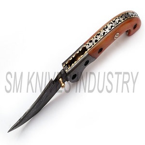 มีดดามัสกัสทำด้วยมือสีดำที่กำหนดเองอูฐจับกระดูกสวยงามซับล็อคมีดพับ (Smk1242) - Product Image 3