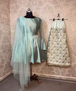 Vêtements de soirée de créateur Style Bollywood Tissu en rayonne de soie et coton de saison Travail de la pierre brodée Filles indiennes Prêt à porter Apparelgarment - Product Image 4