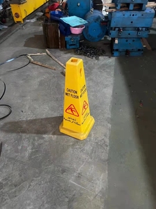 Señal de advertencia de piso húmedo de inyección de plástico de <span class=keywords><strong>segunda</strong></span> <span class=keywords><strong>mano</strong></span> Molde usado de señal de precaución - Product Image 4