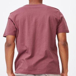 Camiseta Henley de verano azul claro premium OEM para hombre, personalizada con impresión de logotipo y diseño. - Product Image 3