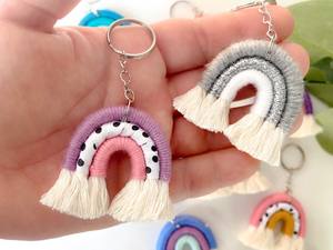 Porte-clés Mini arc-en-ciel en macramé, accessoire de porte-clés - Product Image 2