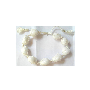 สร้อยข้อมือโมราขาวร่วงลง - Product Image 1