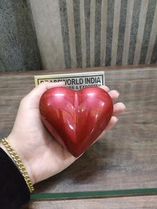 Urne funéraire pour animaux de compagnie en métal, style américain Brassworld India HTU-915, avec différentes variétés de cœurs commémoratifs - Product Image 3