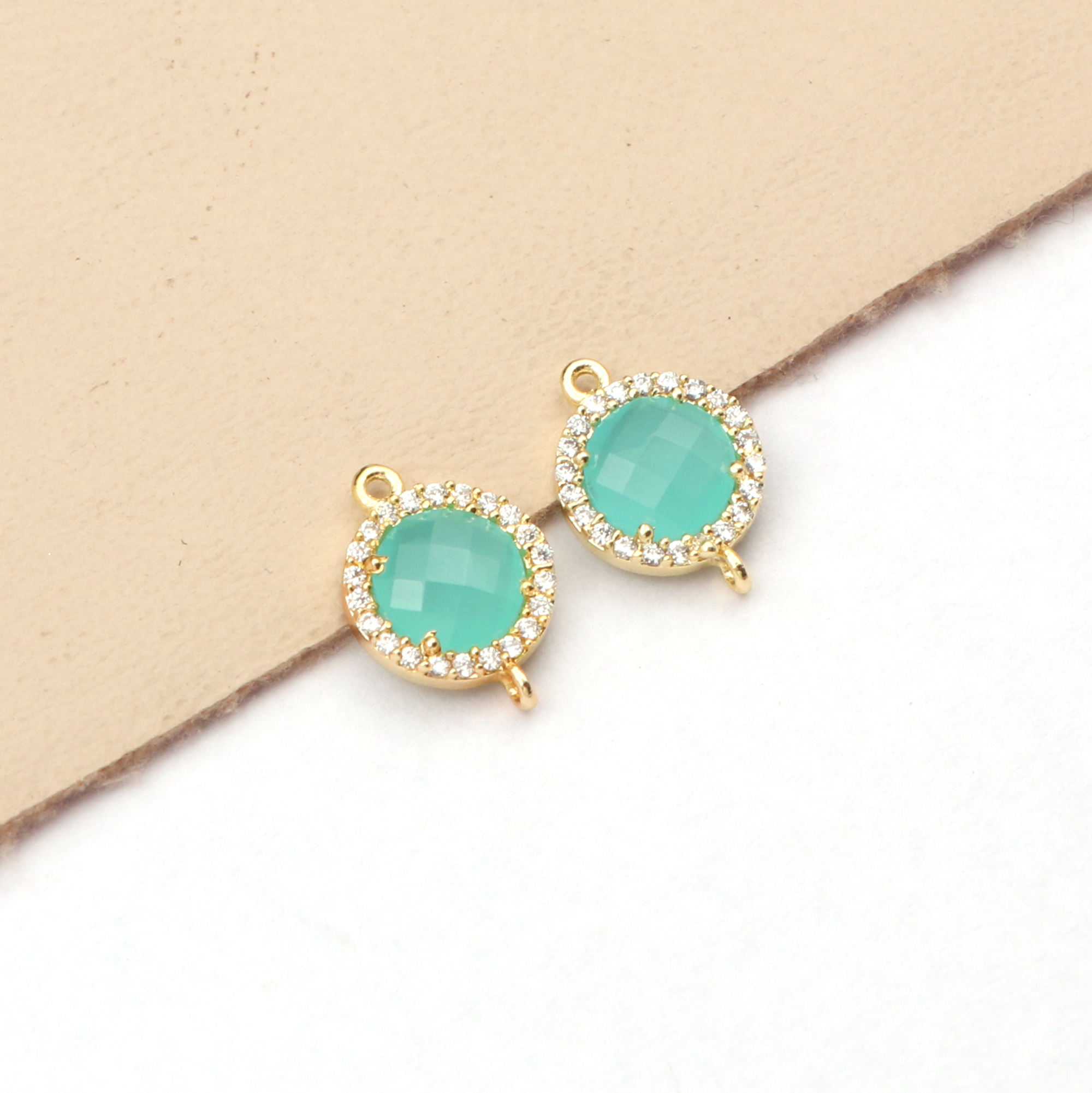 สีเขียวน้ำทะเล