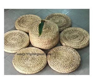 Tabourets pouf artisanaux en jonc de mer-Pouf pouf ottoman fileté Halo en jacinthe d'eau fait à la main - Product Image 2