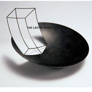 Bol décoratif à deux compartiments en acier inoxydable et laiton, texture martelée, avec poignée, motif feuille, forme ronde, élégant - Product Image 4