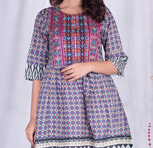 Kurta/Kurti de Alta Calidad Marca Masoori MP-A077 con Estampado Digital, Bordado con Hilo y Estilo de Espejo, para Mujeres Indias/Pakistaníes - Product Image 3