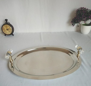 Vantage-Bandeja ovalada moderna y lujosa de acero inoxidable con asas de acrílico, bandeja pulida brillante para uso en el hogar y la cocina - Product Image 3