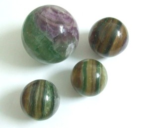 Comprar en línea Esfera de fluorita múltiple: Esfera de fluorita múltiple a la venta Piedra de Reiki curativa decoración del hogar - Product Image 1