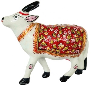 Estatua de vaca y ternero hecha a mano y personalizada, diseño Art Deco Meenakari en latón, artesanía Nirmala, para decoración de mesa. - Product Image 1