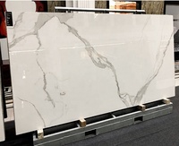 Carreaux de porcelaine grand format classiques antidérapants, aspect brique, pleine masse, ACCENTS marbre, application murale intérieure, sol poli
