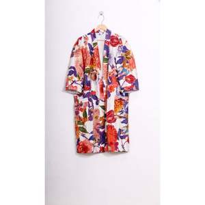 เสื้อแจ็คเก็ตบุผ้าแคนธาสำหรับผู้หญิงพิมพ์ลายดอกไม้ทำมือขนาดฟรีไซส์เสื้อคลุมอาบน้ำใส่สบายชุดนอนใส่ในบ้านสำหรับฤดูร้อนฤดูหนาว - Product Image 1