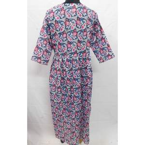 Dernière robe tunique en coton à imprimé floral Robe de fête d'été indienne pour femmes Long Kurti avec méthode de tissage tissé Cadeau d'été - Product Image 3