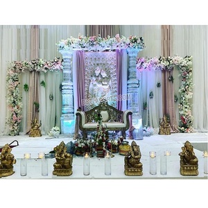 Décoration de scène de mariage traditionnelle Radha Krishna, en fibre de verre, personnalisable, légère, sur le thème hindou, pour événements. - Product Image 1