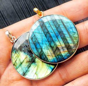 Colgante de cobre con diseño de flor de labradorita para hombre, collar de lujo con diseño de flor de labradorita, con diseño de lobo - Product Image 6