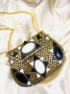 Pochette métallique en laiton faite à la main sac de soirée doublé de satin avec motifs de cadre à pois chaînes de décoration à rabat pour les mariages fêtes - Product Image 4