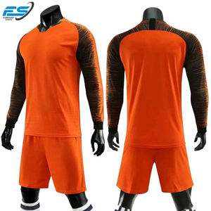 Uniformes de football pour jeunes conçus sur mesure Maillots personnalisés avec le nom du joueur Ensemble de maillots de football pour chemise d'équipe de club - Product Image 5