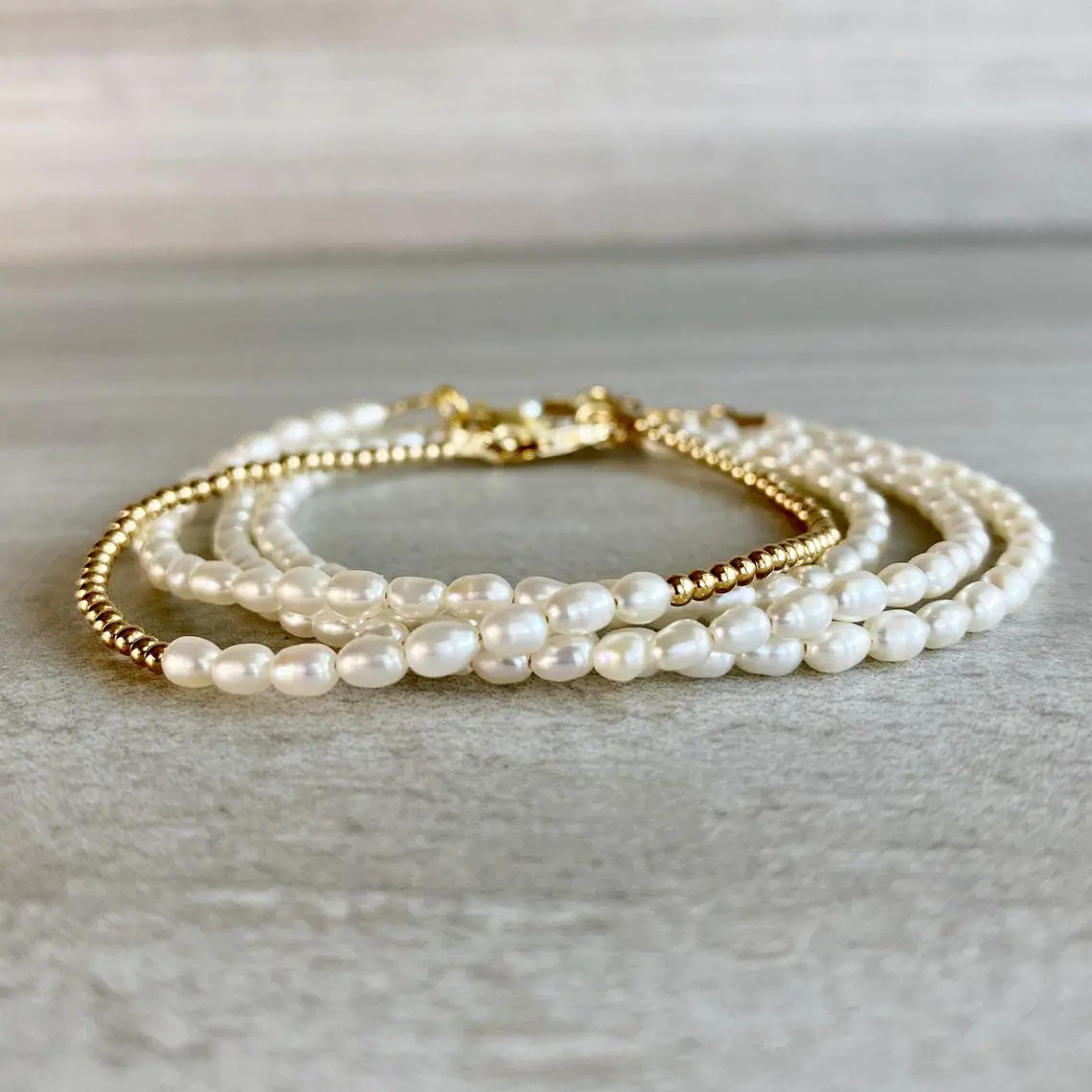 925 Sterling argento placcato oro chiusura dainty reale piccolo braccialetto di perle d'acqua dolce per le donne