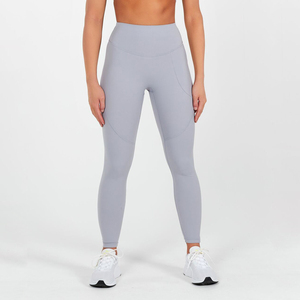 Leggings de sport noirs sans coutures en tricot extensible quadridirectionnel, respirants, écologiques, à taille haute, avec logo personnalisé pour femmes - Product Image 1