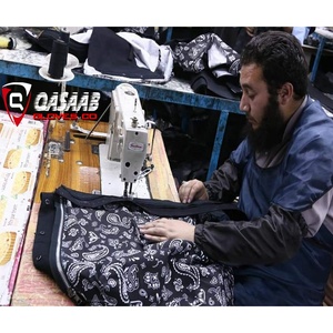 Veste d'hiver imperméable et respirante pour homme, légère, en softshell, coton-polyester, pour la course à pied et les activités hivernales. - Product Image 4