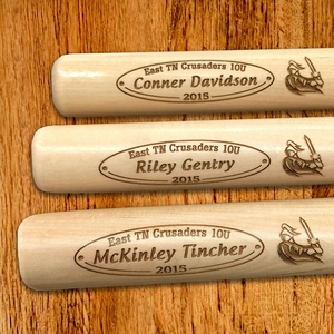 Bates de Béisbol/Sóftbol de Madera de Álamo con Grabado Personalizado para Nombres de Jugadores o Nombres de Empresas - Product Image 1