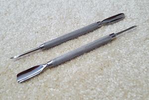 Herramientas de uñas de acero inoxidable más vendidas, empujador de cutículas de doble extremo y limas de uñas para la eliminación de piel muerta - Product Image 2