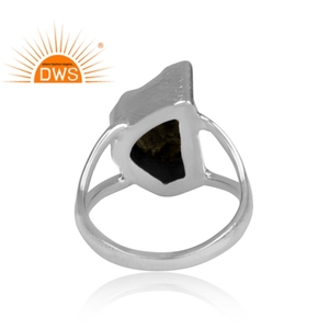 Fabricante de joyería de anillo de banda dividida de piedras preciosas de moldavita áspera natural de plata esterlina fina para ocasiones, fiestas y regalos. - Product Image 4