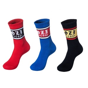 Chaussettes <span class=keywords><strong>de</strong></span> sport personnalisables XiangHui pour couple, avec logo sur mesure, idéales pour la course estivale en extérieur – Vente en gros - Product Image 4