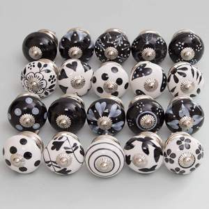 Perillas de cerámica pintadas a mano glamorosas para cocina y decoración del hogar para tocador y cajón con toque personalizado - Product Image 1