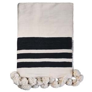 Couverture marocaine de qualité supérieure, couverture à pompons, couverture à rayures blanches et noires et à pompons - Product Image 1