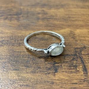 Bague en pierre de lune ovale pour femmes, anneau en argent Sterling 925 fait à la main, design fleur, vente en gros, inde - Product Image 3