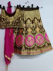 ชุดส่าหรีงานปักลายดีไซเนอร์และชุดสำหรับงานปาร์ตี้ - Product Image 2