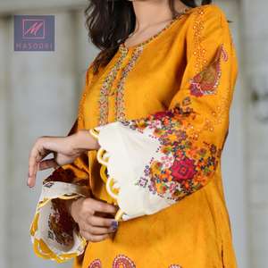 Robe d'impression numérique Kurti en coton pour femmes de haute qualité avec travail de pierre à la main vêtements indiens et pakistanais élégants - Product Image 5