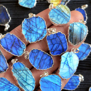 Colgante triangular de labradorita púrpura de doble punta de forma libre, cuentas de cristal facetadas de pera barroca, colgantes finos galvanizados - Product Image 6