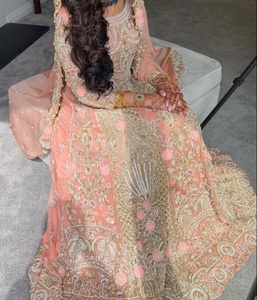 Belle mariée indienne pakistanaise étage longueur robe lourde Zardozi broderie élégante tenue de mariage 2025 Occasion spéciale - Product Image 1